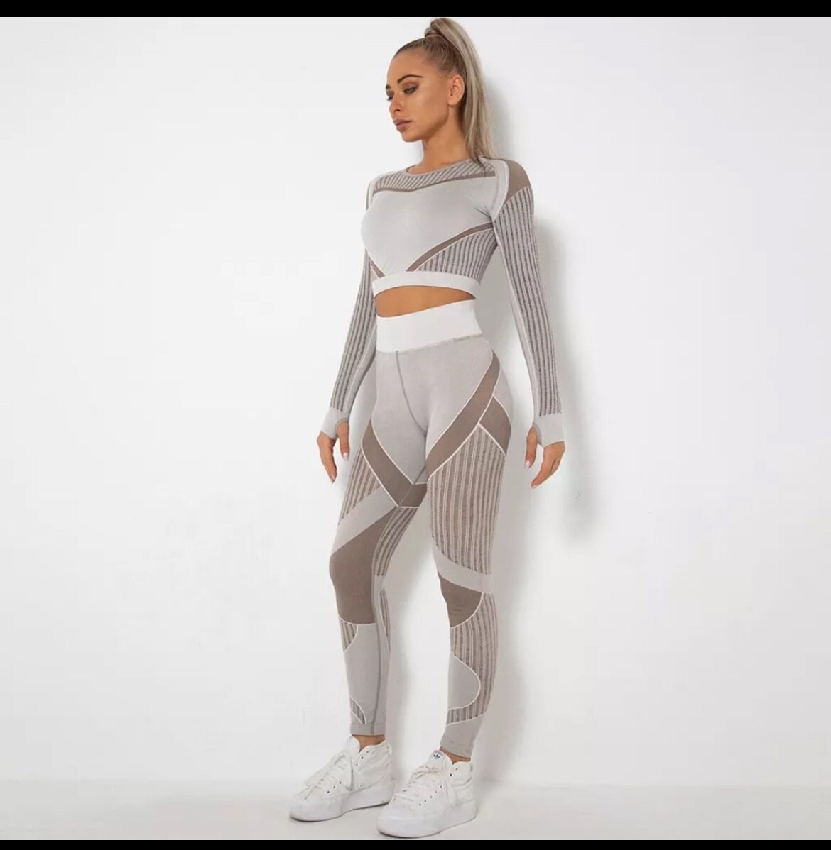 Фитнес костюм