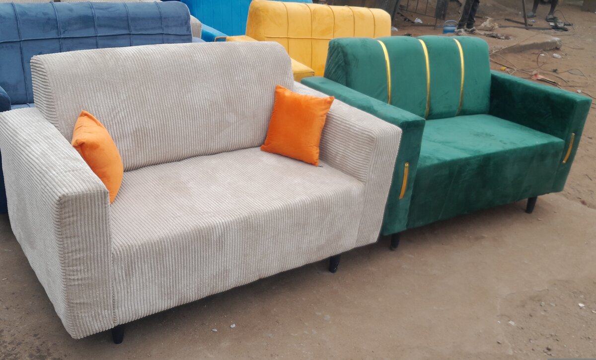 Des canapé 02 places