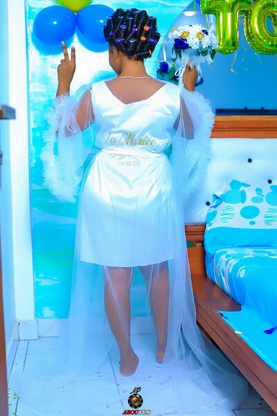 Élégant Peignoir Transparent