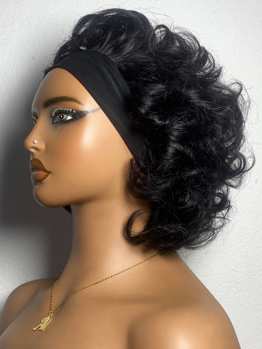 Perruque noire bouclée élégante