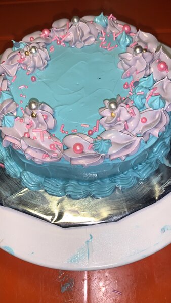 Gâteau bleu et rose élégant