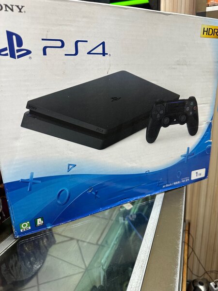 Ps 4 discipline au magasin  1 téra