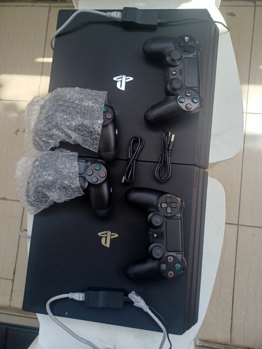 PS4 PRO CRAQUE 1TB 21 JEUX