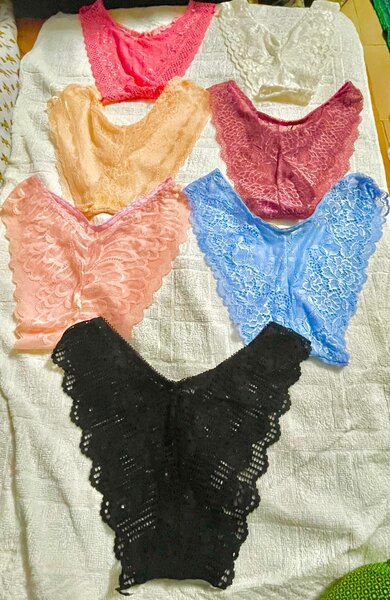Culottes en dentelle colorées