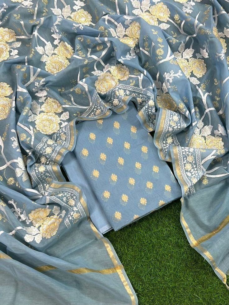 Lawn 3 Peace Suit