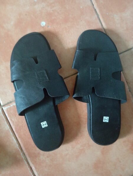 Sandales noires en cuir