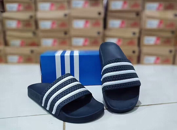 Claquettes classiques adidas