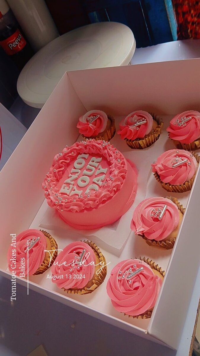 Bento with 8pcs Cupcakes