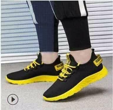 Baskets noires et jaunes 43