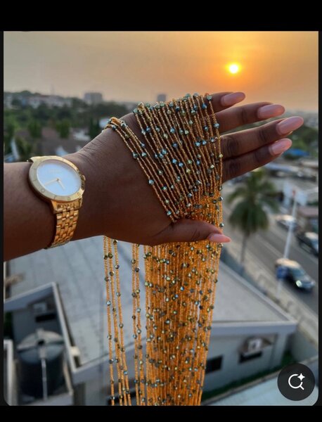 Collier chaîne dorée élégante