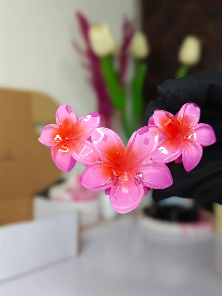 Broches Fleurs en Résine Colorée