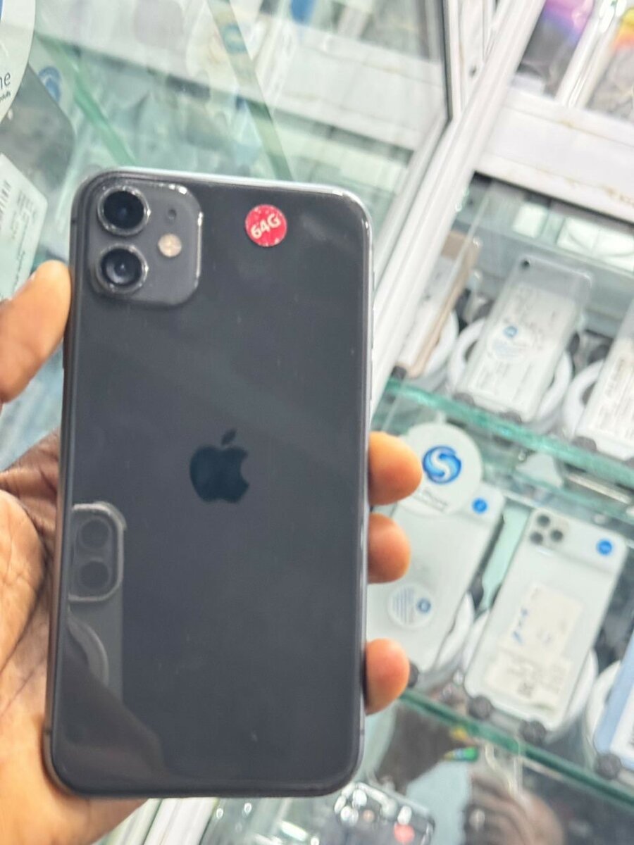 iPhone 11 64giga tout passe propre