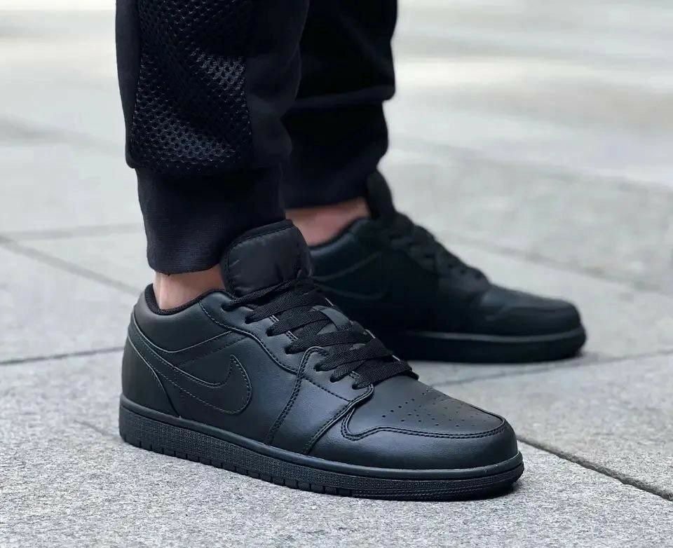 Air Jordan 1 (all black )