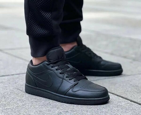 Air Jordan 1 (all black )