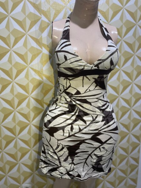 Robe de plage à motifs exotiques