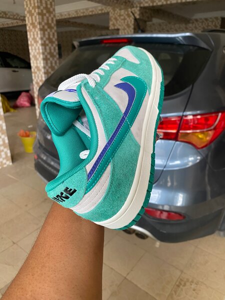 Baskets tendance bleu et blanc