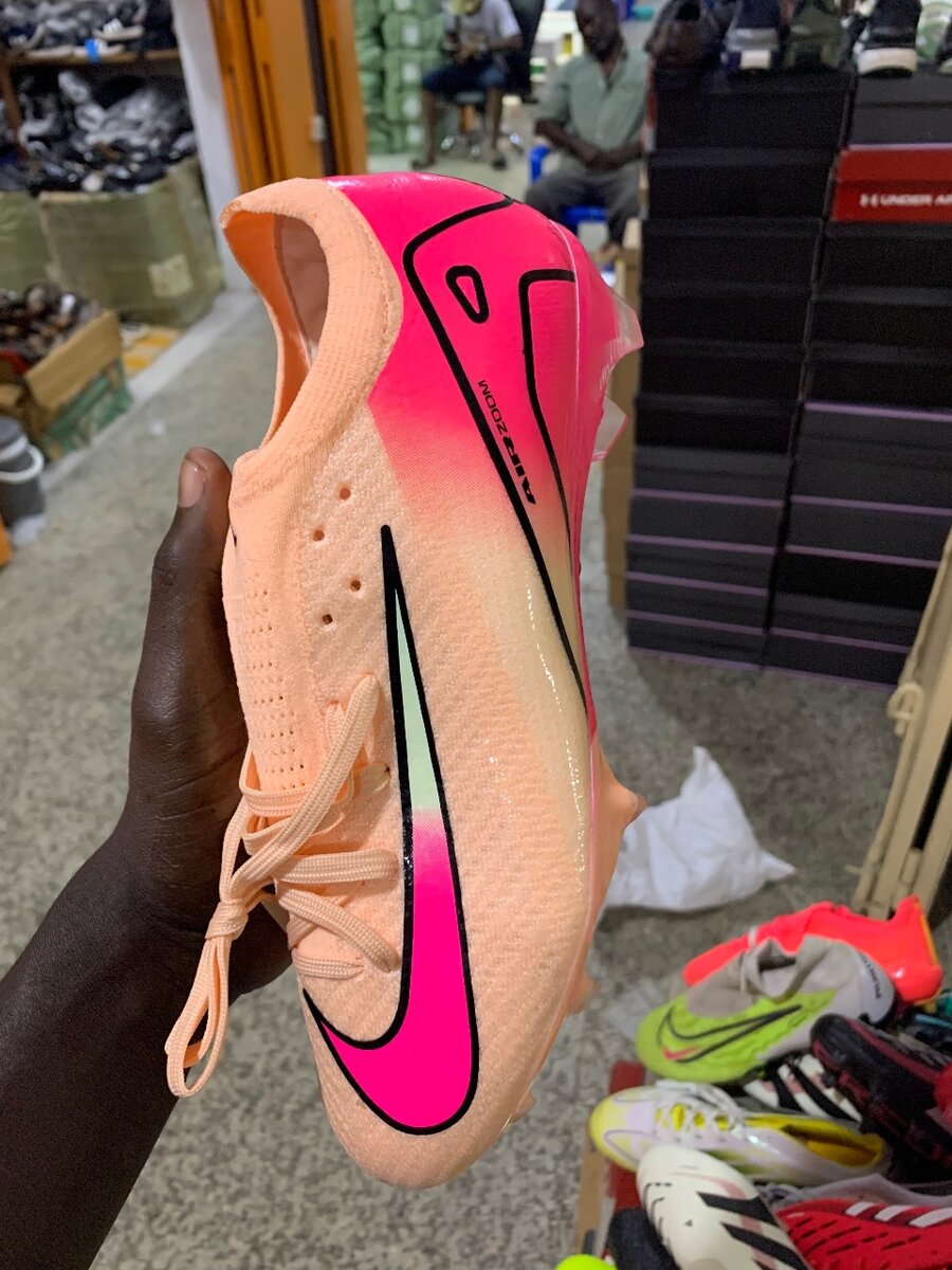 Chaussures de football roses