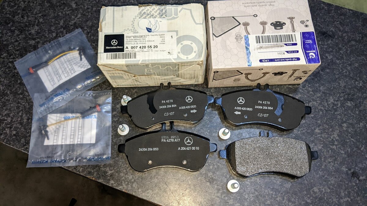 Front Brake Pads BENZ C200 W204 & S204 2015