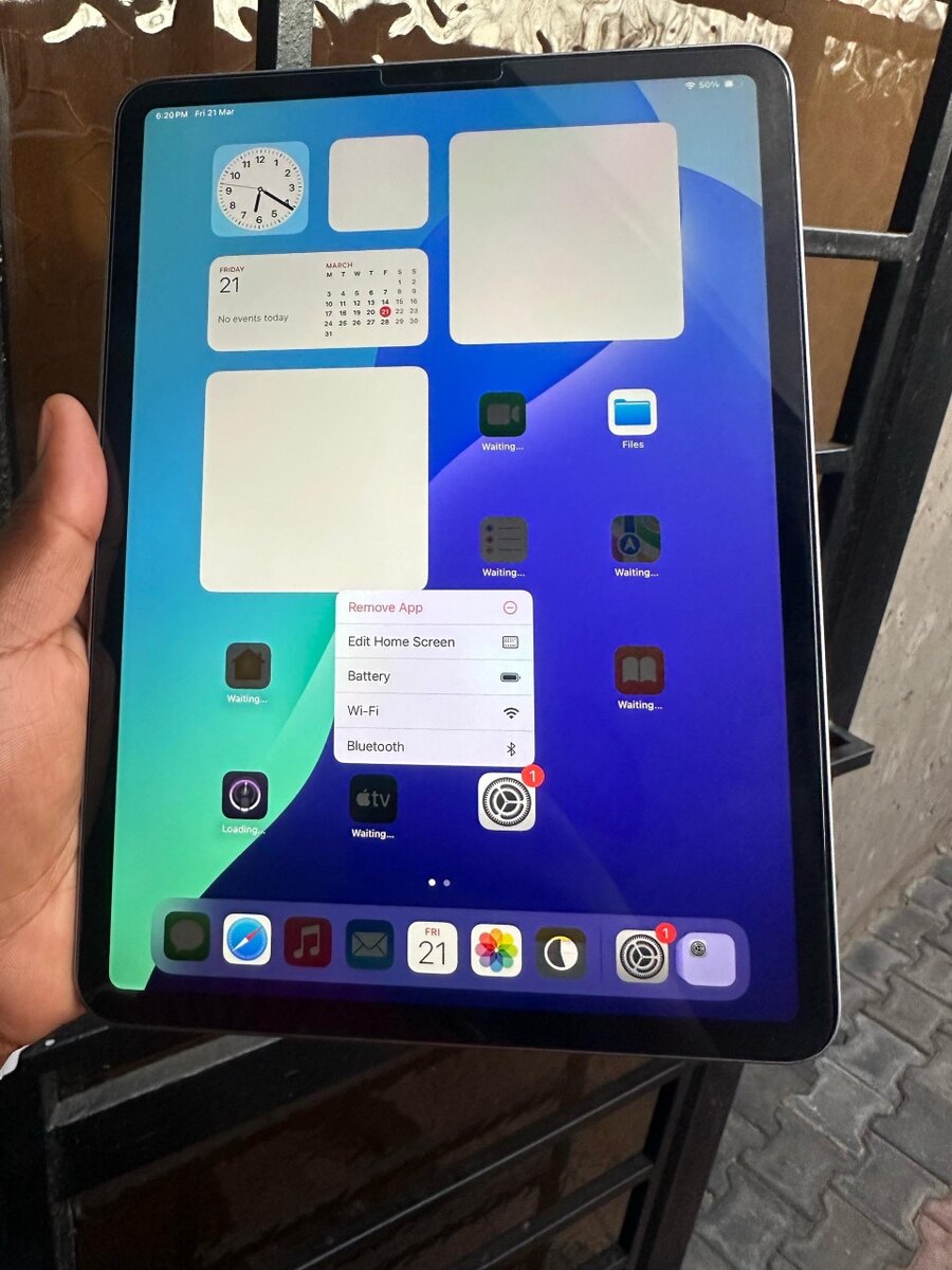 iPad Pro M2 (256GB) WiFi Only.