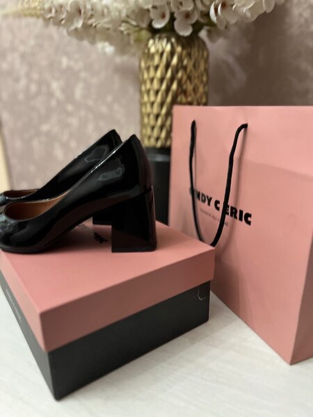 ПРОДАЮ ШИКАРНЫЕ ЛАКОВЫЕ ТУФЛИ ЧЕРНОГО ЦВЕТА 37 р