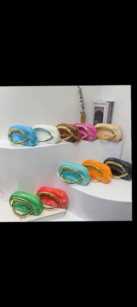 Pochette élégante en cuir