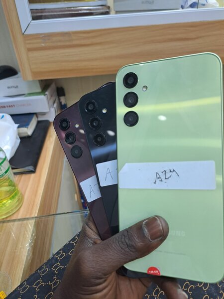 SAMSUNG A24 CAPACITÉ 128GIGAS RÉSEAU 5G USA UNE PUCE