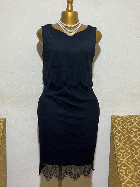 Robe en dentelle noire élégante