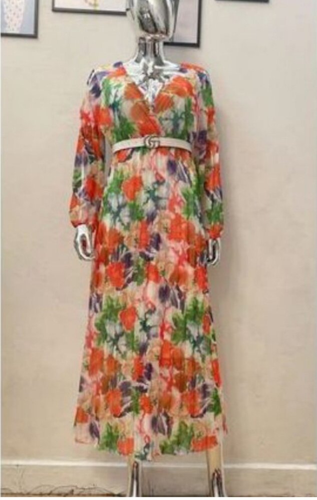 Long robe élégante en mousseline de soie florale