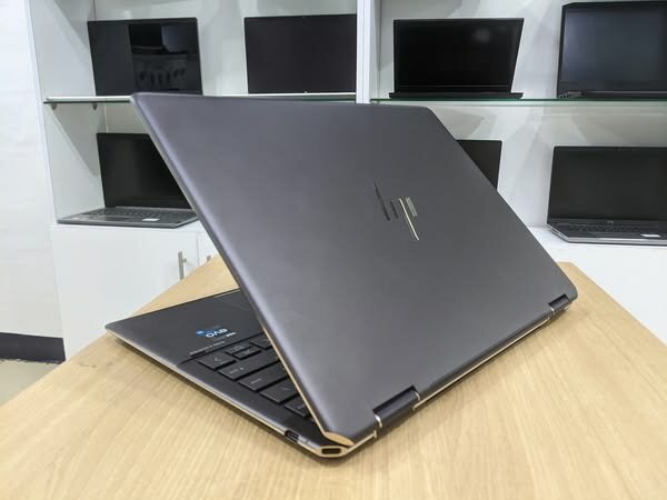 HP Spectre x360 2-in-1 Laptop 13.5