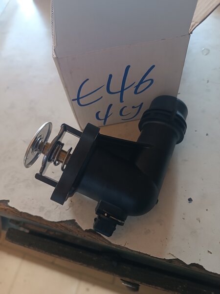 Car Thermostat Housing BMW E46