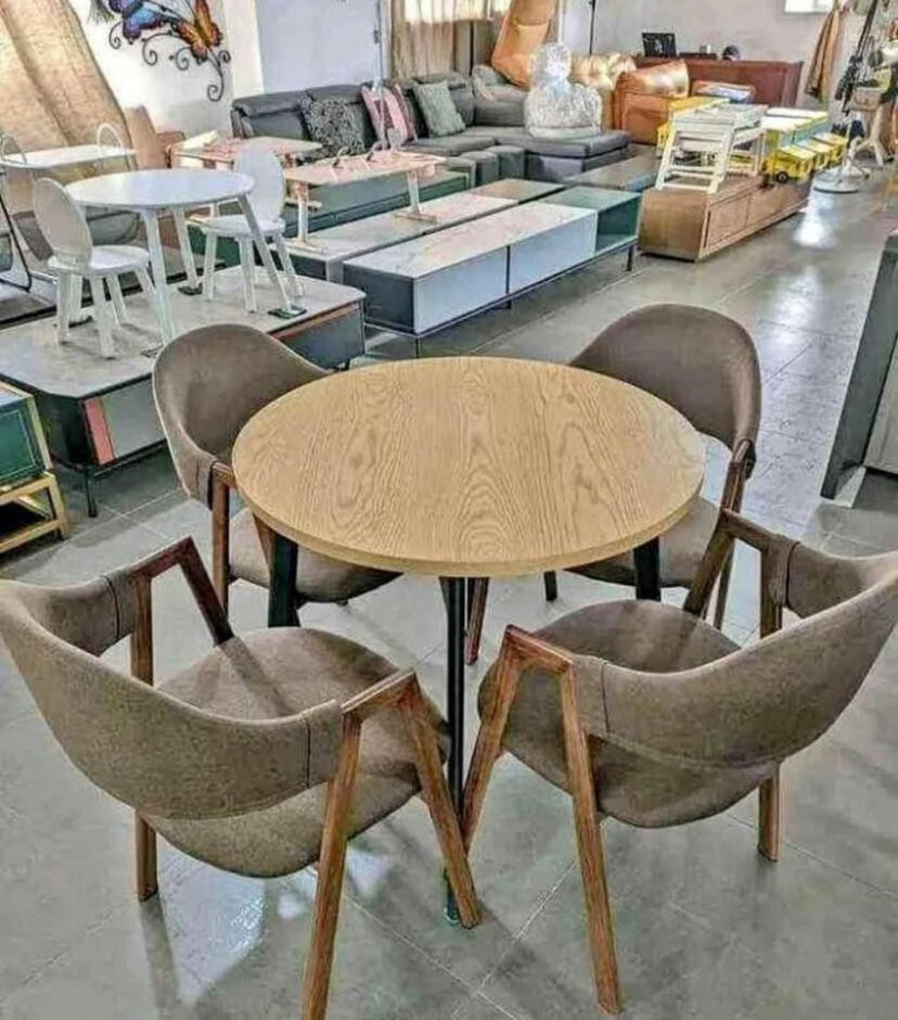 Table à manger ronde moderne