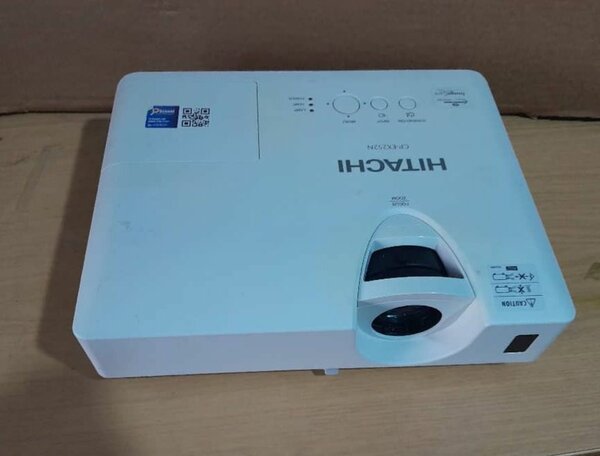 Projecteur Hitachi compact