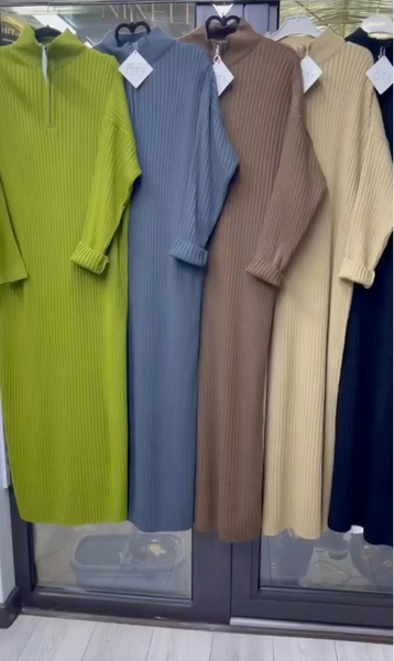 Вязаное платье свитер