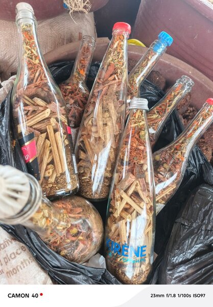 Bouteilles décoratives en bois