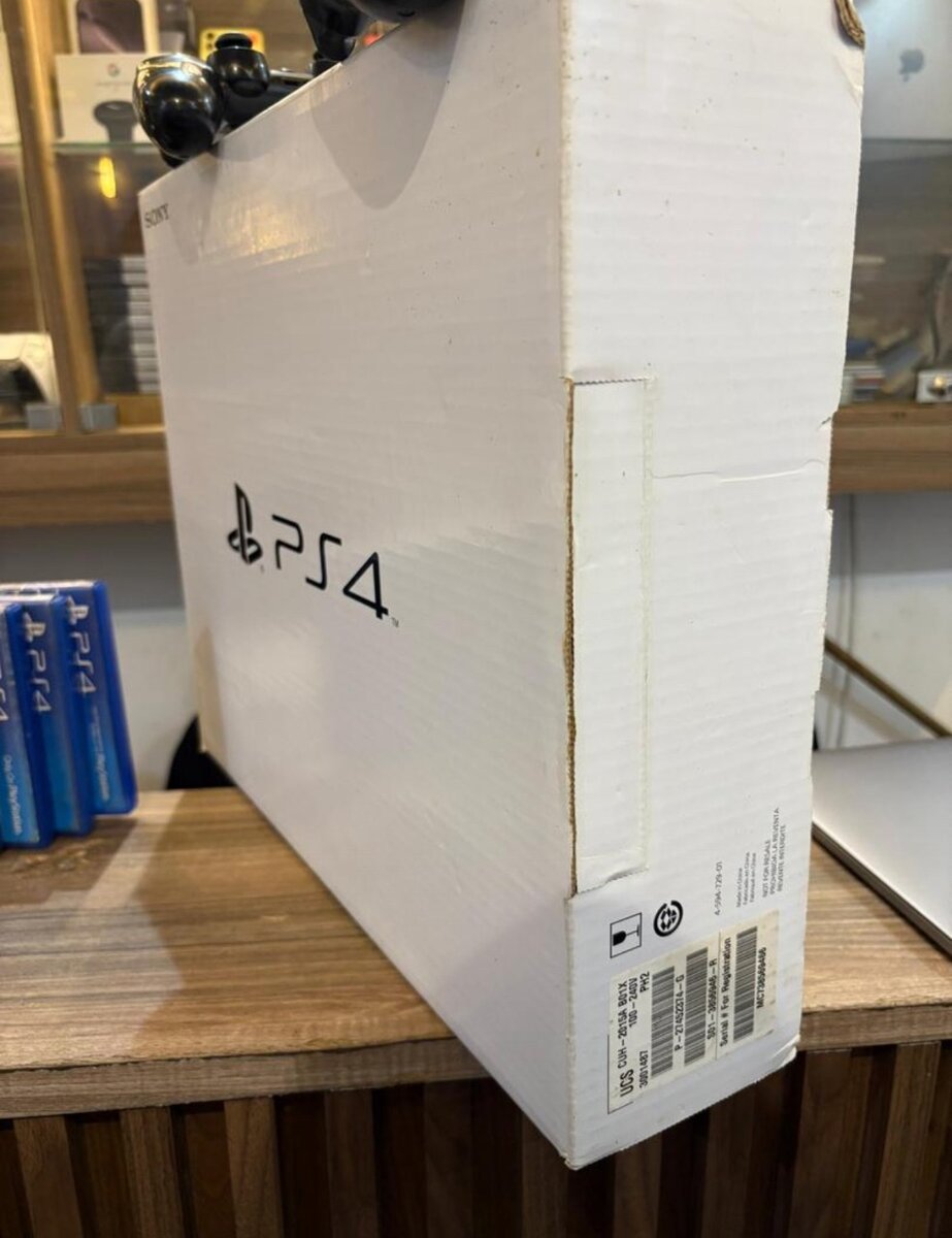 PS4 Slim 500gig Two Controllers With CD games of Uncharted