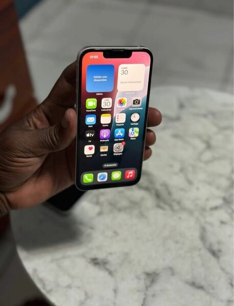 iPhone 13 - Modèle Élégant