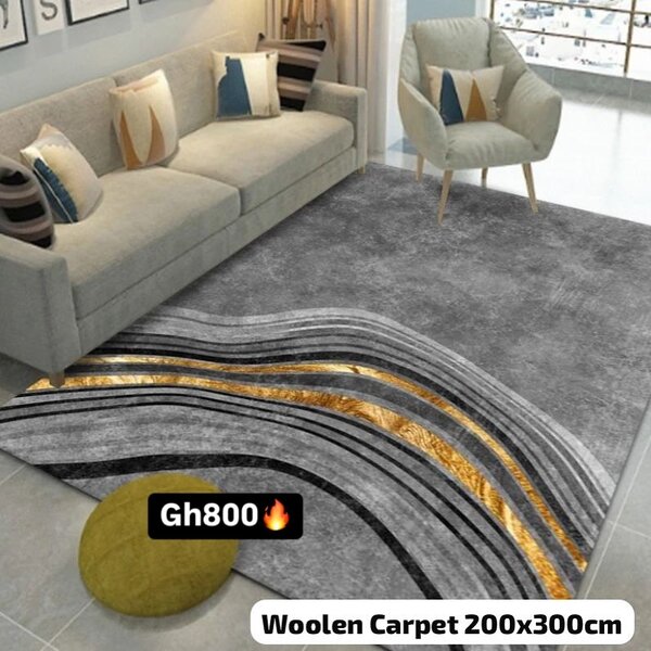 Woolen carpet with print
