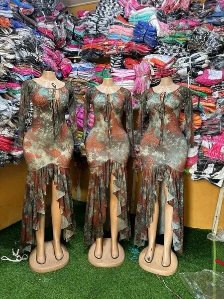 Robe mi-longue rayée élégante