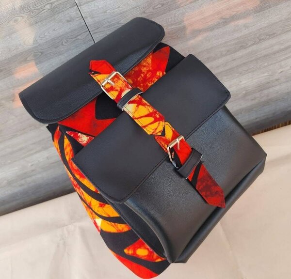 Sac à dos en cuir et tissu coloré