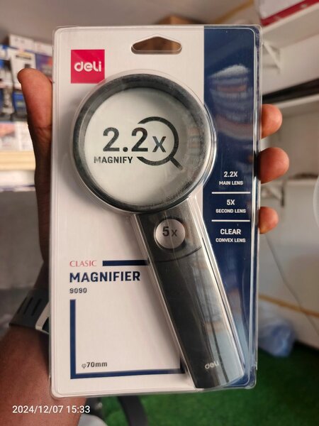 2.2X and 5x Magnifying Glass