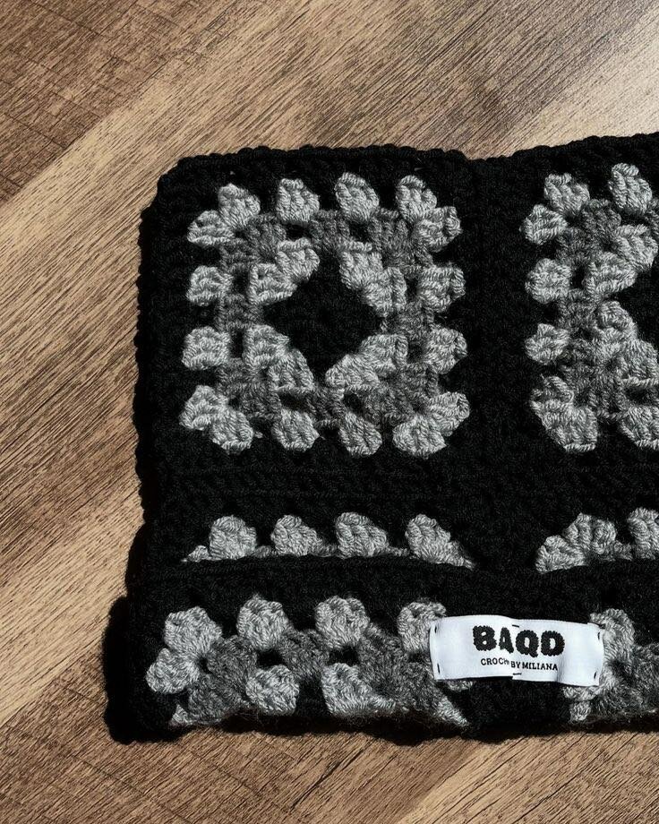 Écharpe en crochet noir et gris