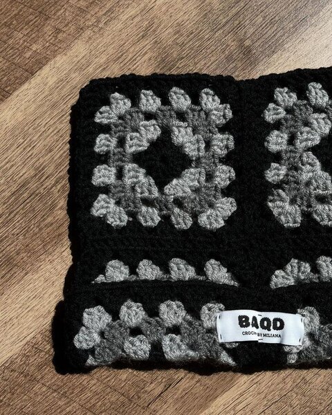 Écharpe en crochet noir et gris