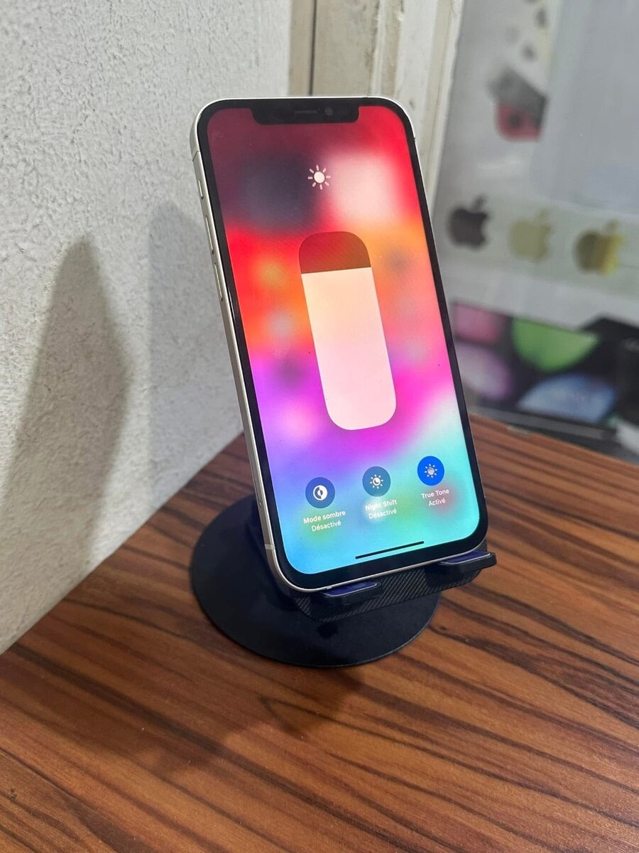 iPhone 12 128gb ( vendu avec reçu )