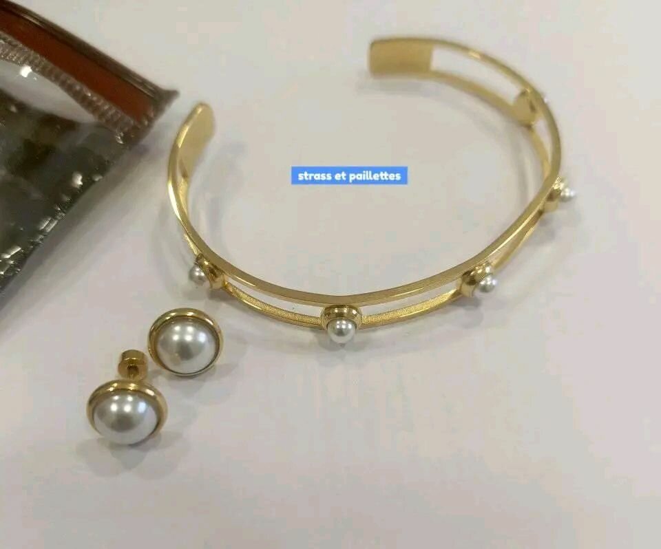 Bracelet et boucles d'oreilles