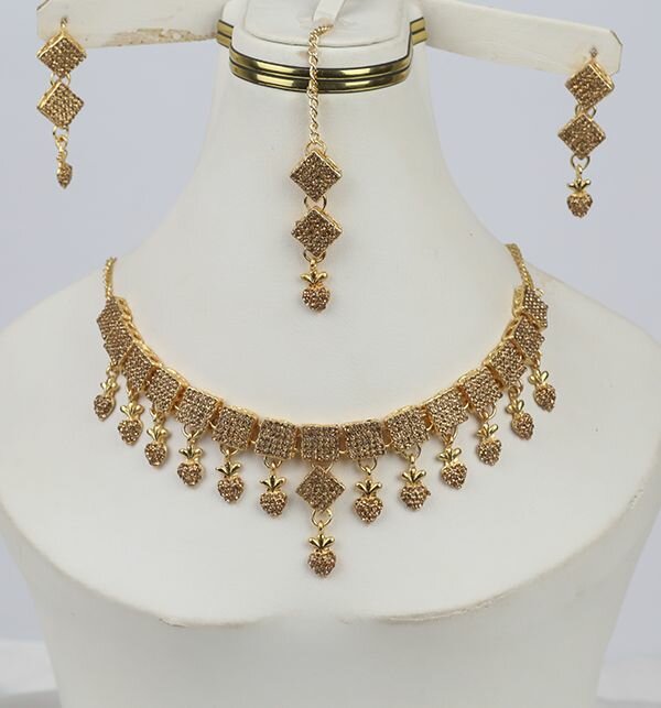 Ladies 3pc weddings set Nackless bindi topas