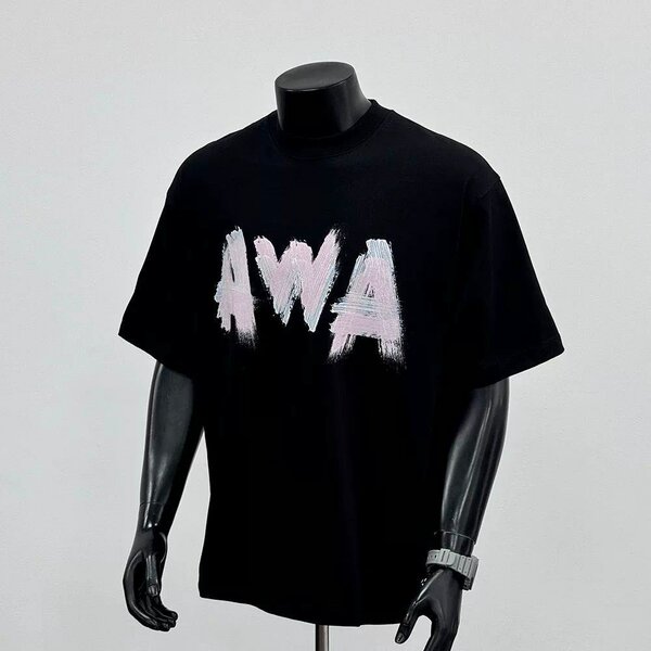 T-shirt noire à motif unique