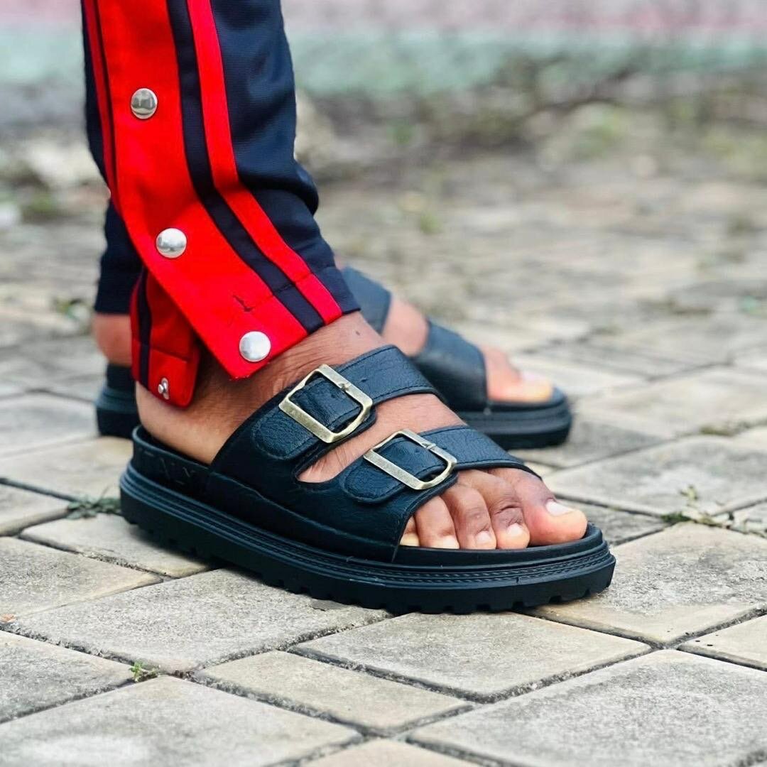 Sandales en cuir avec double boucle