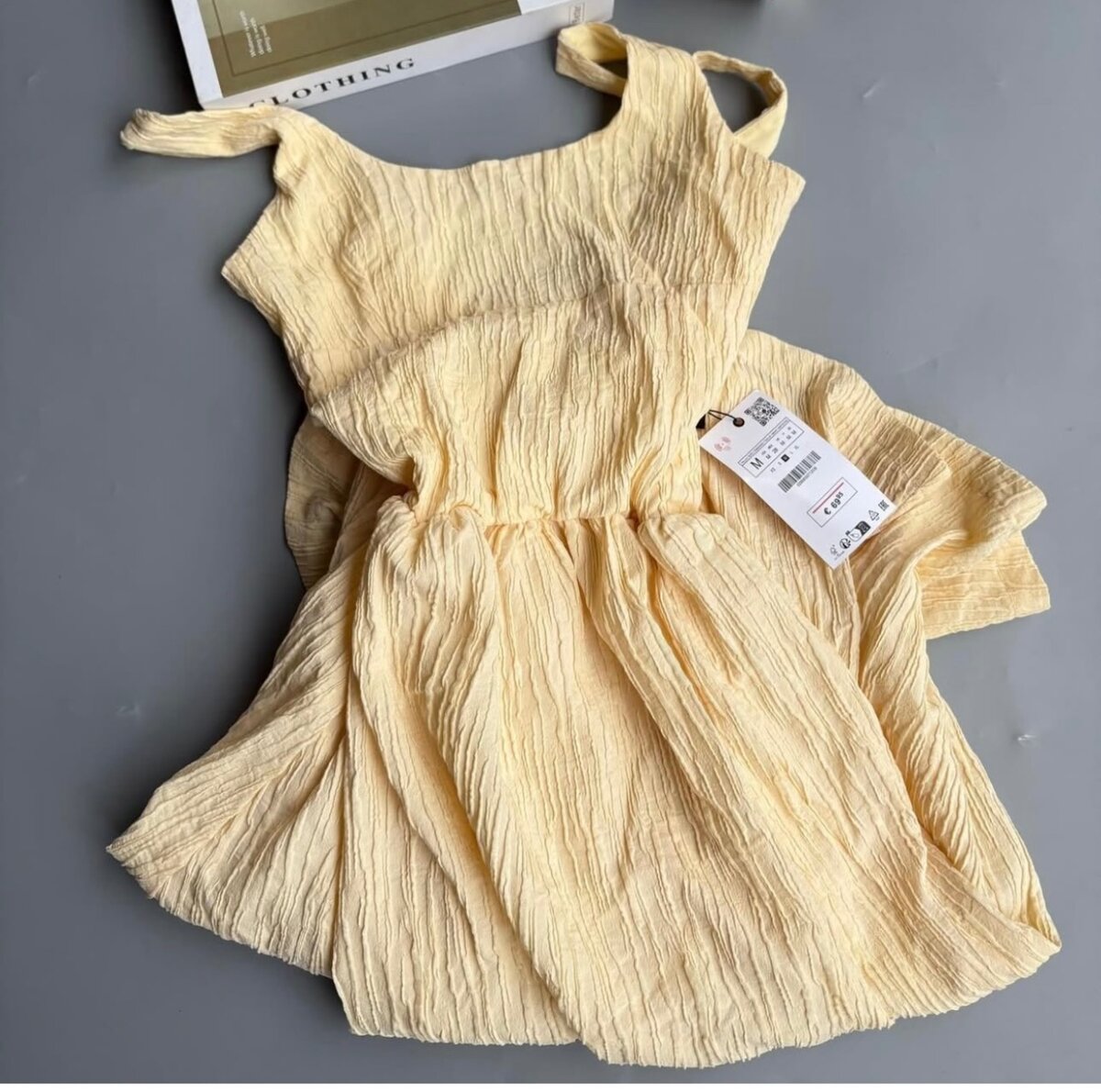 Robe d'été plissée jaune