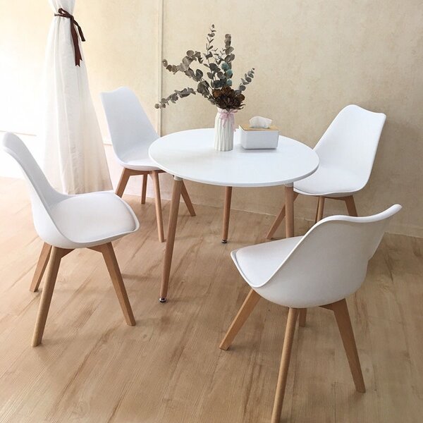 Продаются стильные стулья отличного качества.