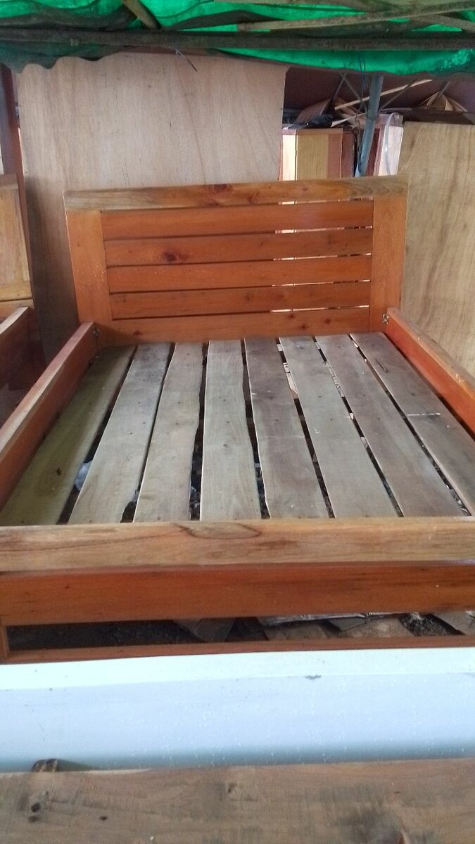 Lit en bois massif rustique